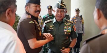 Panglima TNI Dampingi Presiden RI Saksikan Penyerahan Uang Sitaan Hasil Korupsi Rp 13,25 Triliun di Kejaksaan Agung