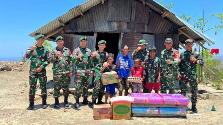 Sentuhan Kasih Prajurit Satgas Pamtas Yonarmed 12 Kostrad, Bantuan Sosial Warnai Kehangatan di Tapal Batas Negeri