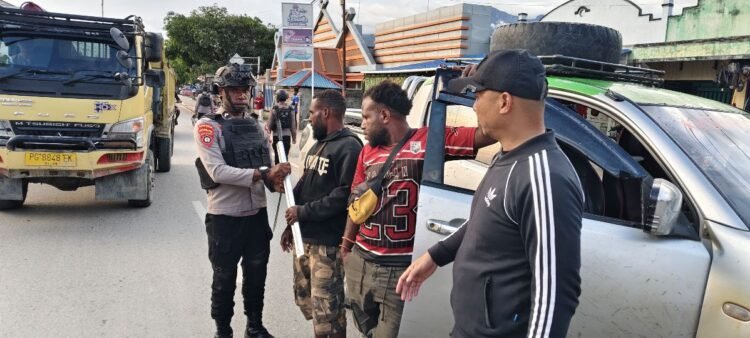 Gelar Razia Sore, Regu Siaga 4 Amankan Sajam dan Panah Wayer