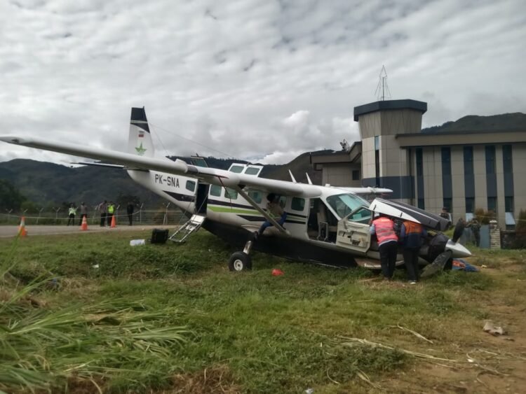 Tim KNKT Lakukan Investigasi Insiden Pesawat Smart Air di Bandara Tiom Lanny Jaya