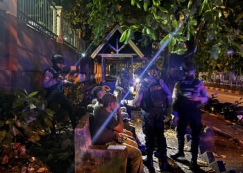 Patroli Gabungan Samapta dan Satgas Sikat Cartenz II Antisipasi Premanisme di Kota Jayapura