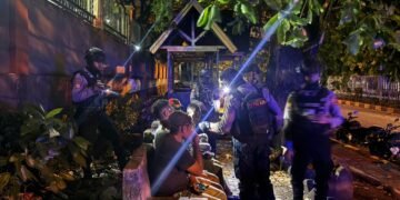 Patroli Gabungan Samapta dan Satgas Sikat Cartenz II Antisipasi Premanisme di Kota Jayapura