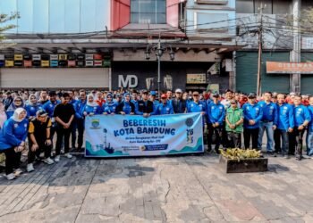ASN Hingga Komunitas Bersatu dalam Gerakan Beberesih Bandung
