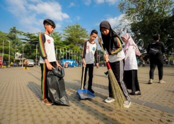 Ribuan Warga Kompak Bebersih Bandung, Wali Kota: Kebersihan Harus Jadi Gerakan Kolektif