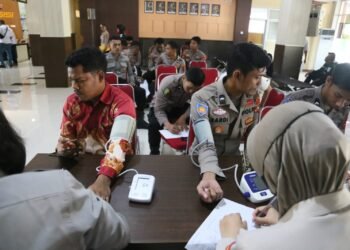 Polda Papua Barat Gelar Donor Darah Sambut HUT Humas Polri Ke-74