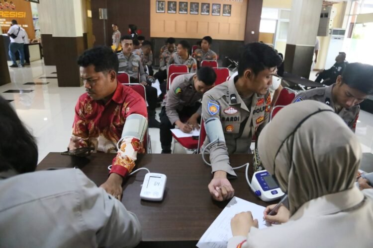 Polda Papua Barat Gelar Donor Darah Sambut HUT Humas Polri Ke-74
