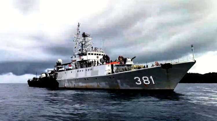 Pererat Sinergi Dan Semangat Maritim, KRI Tjiptadi-381 Gelar Joy Sailing Di Perairan Tarempa