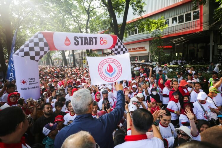5.000 Relawan Kemanusiaan Semarakan Gerak Jalan Sehat PMI Kota Bandung