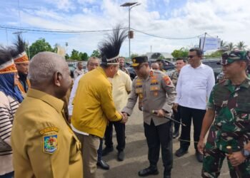 Kapolda Papua Barat Bersama Forkopimda Sambut Kedatangan Pimpinan Komisi XII DPR RI di Manokwari
