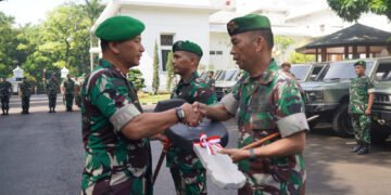 Perkuat Mobilitas Satuan Jajaran, Pangdam III/Slw Serahkan Kendaraan Taktis Maung
