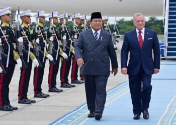 Presiden Prabowo Sambut Langsung Ketibaan Raja Abdullah II ibn Al Hussein di Jakarta