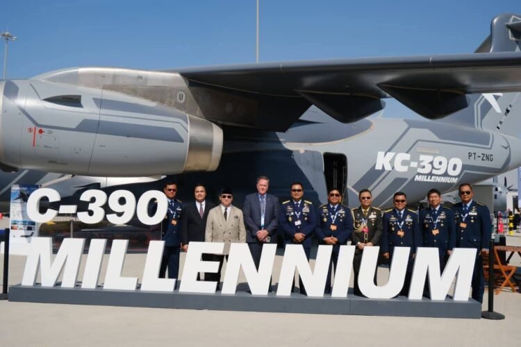 “Kasau Tinjau Perkembangan Industri Pertahanan Global di Dubai Airshow 2025”