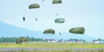 Bersama Tuhan Menyerbu Dari Langit: Ratusan Prajurit TNI Terjun di Morowali