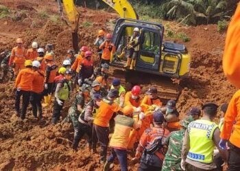 Tanpa Kenal Lelah Berjuang Menyelamatkan Jiwa di Tengah Bencana