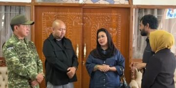 Panglima TNI Dampingi Menhan RI Tinjau Langsung Pengungsi Banjir di Pidie Jaya, Aceh