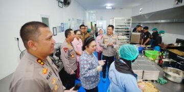 Kapolri dan Ketua Komisi IV DPR Tinjau SPPG YKB Polres Karanganyar, Dukung Penuh Program MBG