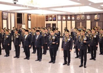 Kapolda Papua Barat Terima Penghargaan Bintang Bhayangkara Pratama