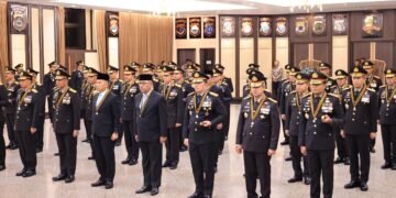 Kapolda Papua Barat Terima Penghargaan Bintang Bhayangkara Pratama