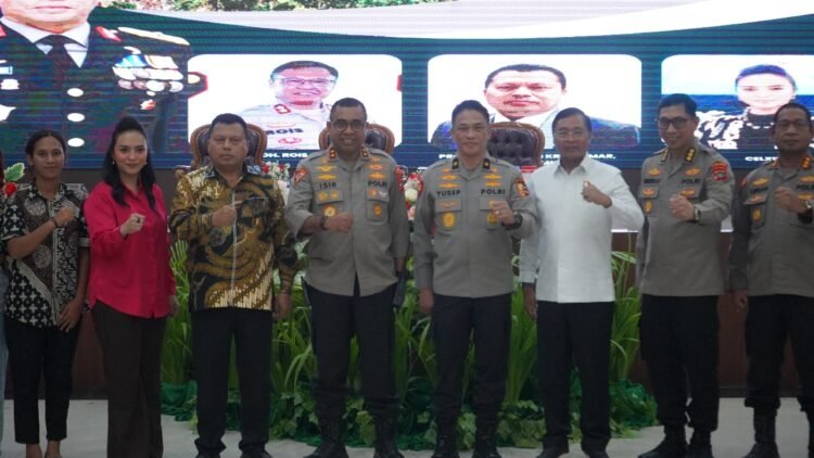 Divkum Polri dan Bidkum Polda Papua Barat Gelar Sosialisasi Implementasi UU No. 1 Tahun 2023 Tentang KUHP dan Pengaturan Living Law