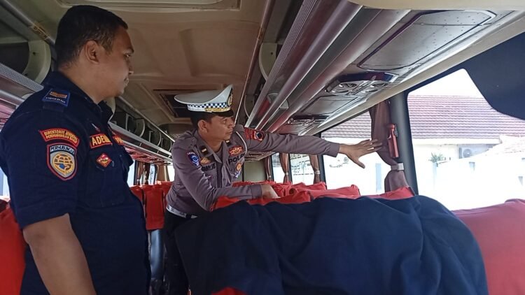 Polresta Cilacap Bersama Dinas Perhubungan Gelar Ramp Check Angkutan Umum, Keselamatan Penumpang Jadi Prioritas