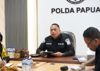 Polda Papua Gelar Rapat Kinerja Kehumasan Bersama Polres Jajaran Melalui Zoom Meeting