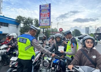 Polresta Cilacap Gelar Sosialisasi dan Penindakan Operasi Zebra Candi 2025 di Sejumlah Ruas Jalan
