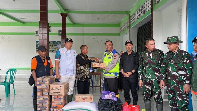 Hadapi Banjir di Majenang – Wanareja, Kapolresta Cilacap Pastikan Bantuan dan Evakuasi Berjalan Lancar