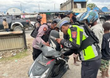 Sat Samapta Polres Jayawijaya Gelar Patroli Rutin, Amankan dua Pemuda Membawa Barang Terlarang