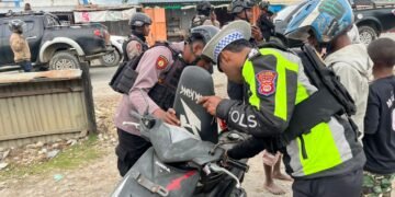 Sat Samapta Polres Jayawijaya Gelar Patroli Rutin, Amankan dua Pemuda Membawa Barang Terlarang