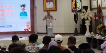 Polres Fakfak Tekankan Pendekatan Humanis Jelang Akhir Tahun dalam Prosesi Adat Wewowo