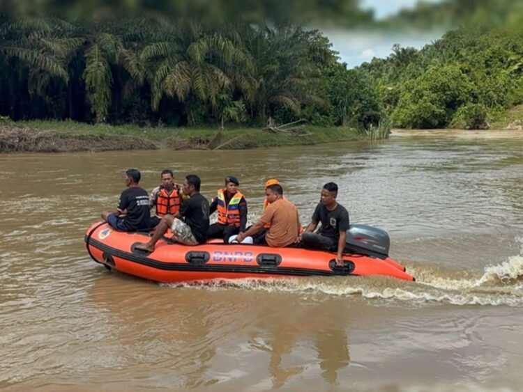 Brimob Polda Aceh Kompi 2 Batalyon C Pelopor Subulussalam Lakukan Pencarian Warga yang Hanyut di Sungai Lae Kombih
