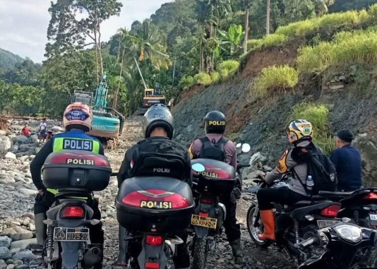Badai Hujan Tunda Dropping Logistik, Polsek Bayang Tetap Siaga Amankan Titik Rawan Ngalau Gadang