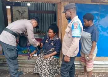 Polri Terus Peduli: Subsatgas Keladi Sagu Hadirkan Layanan Kesehatan Gratis di Lanny Jaya