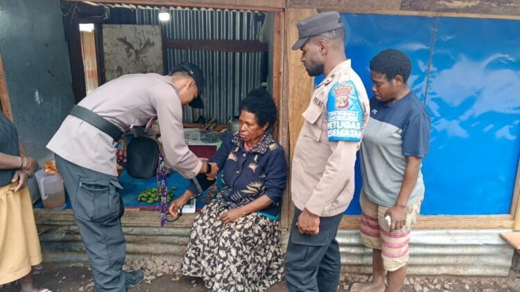Polri Terus Peduli: Subsatgas Keladi Sagu Hadirkan Layanan Kesehatan Gratis di Lanny Jaya