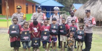 Subsatgas Si-IpAr Operasi Rasaka Cartenz 2025 Polres Lanny Jaya Hadirkan Pembelajaran untuk Anak-Anak Usia Dini di Kampung Yokobak