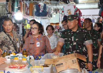 Pastikan Harga Sembako Stabil, Dandim 1310/Bitung bersama Pemerintah Kota Bitung Sidak Pasar Winenet