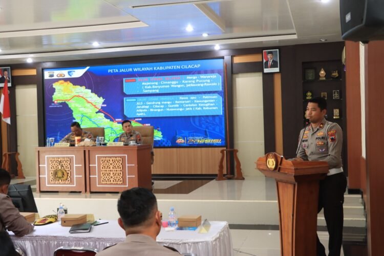 Polresta Cilacap Gelar Latpra Operasi Lilin Candi 2025