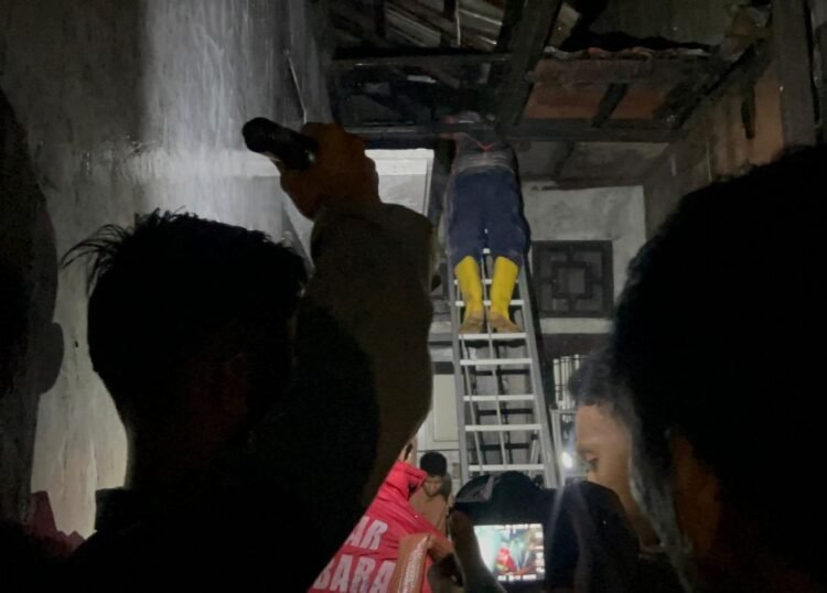 Operasi Lilin Mansinam 2025, Polisi Respon Cepat Laporan Kebakaran Warga di Perumahan Bumi Marina Asri