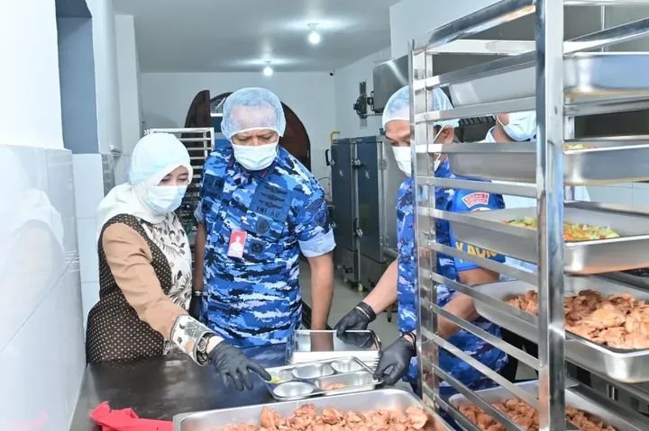 Pastikan Makanan Higienis dan Bergizi, Lanud Husein Sastranegara Tinjau Operasional Perdana SPPG 06