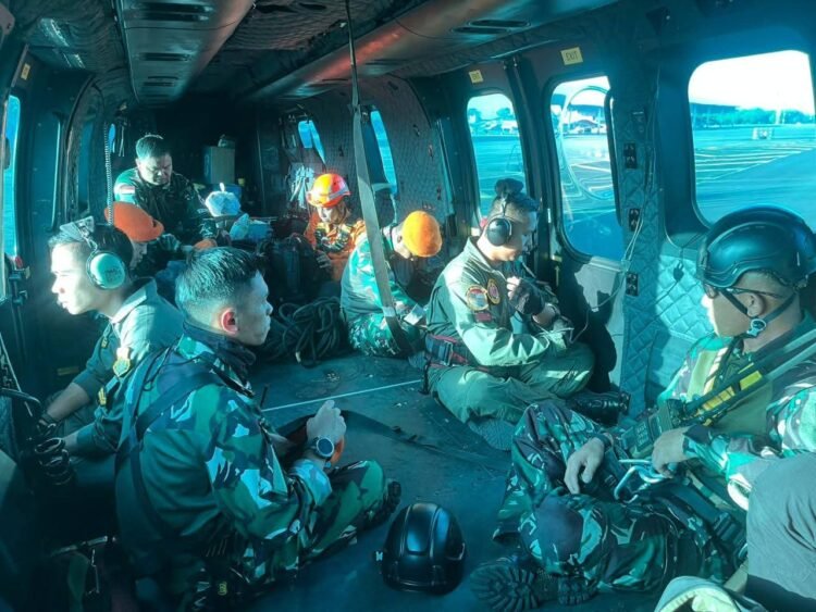 TNI AU Turunkan Korpasgat Usai Temukan Titik Jatuhnya Pesawat ATR 42-500