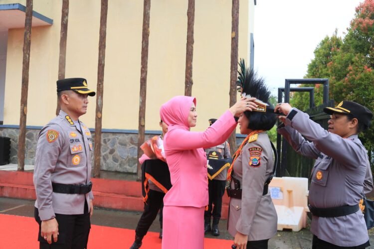 Kapolda Papua Barat Pimpin Penyambutan Wakapolda Papua Barat dan Sertijab Tujuh Pejabat Utama