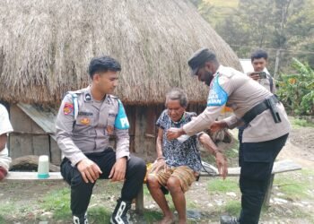 Polri Menyentuh Negeri di Pegunungan: Subsatgas Keladi Sagu Operasi Rasaka Cartenz 2025 Layani Kesehatan Warga Nogi, Lanny Jaya