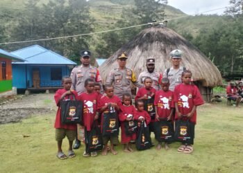 Menutup Tahun dengan Cahaya Ilmu: Subsatgas SI-IPAR Operasi Rasaka Cartenz 2025 Satukan Anak-Anak Lanny Jaya dalam Semangat Belajar