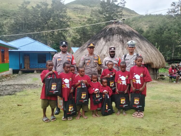 Menutup Tahun dengan Cahaya Ilmu: Subsatgas SI-IPAR Operasi Rasaka Cartenz 2025 Satukan Anak-Anak Lanny Jaya dalam Semangat Belajar