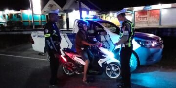 Malam Minggu, Satlantas Polres Waropen Gelar Patroli Blue Light Jaga Kamseltibcar Lantas
