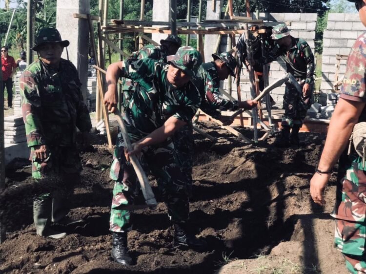Danramil 1310-01/Bitung Turun Tangan Lakukan Perataan Tanah Pembangunan Gerai KDMP Manembo Nembo Atas