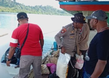 Polsek Karas Kawal dan Amankan Penyaluran Bansos Korban Kebakaran Kampung Malakuli