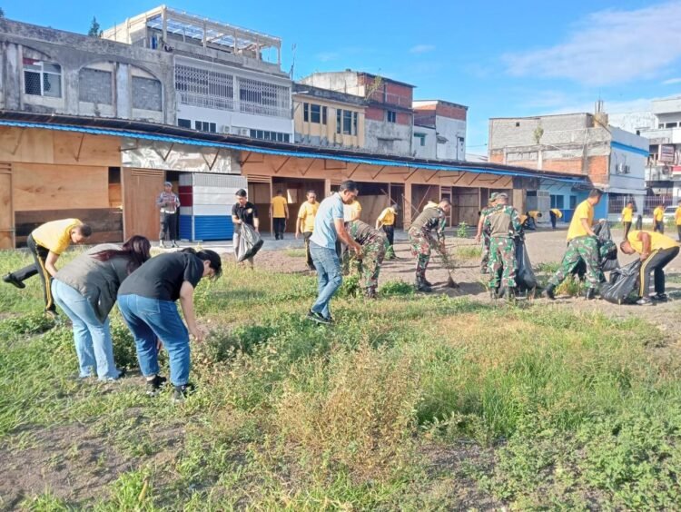 Wujud Nyata Gerakan Indonesia Asri, Kodim 1310 dan Polres serta Masyarakat Bitung, gelar Karya Bakti Bersihkan Area Pasar