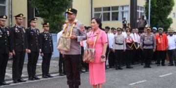 ‎Polda Papua Barat Gelar Penyambutan Kapolda Baru, Penyerahan Pataka, dan Pelepasan Kapolda Lama