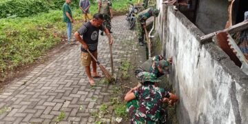 Cegah Penyebaran Penyakit, Koramil 01/Bitung dan Warga Pateten Satu Lakukan Karya Bakti